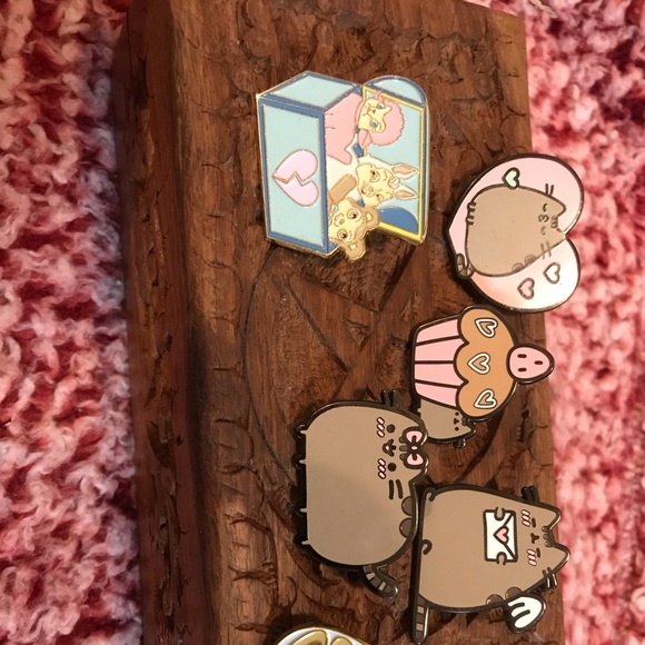 Collection pins - Picture 1 of 3